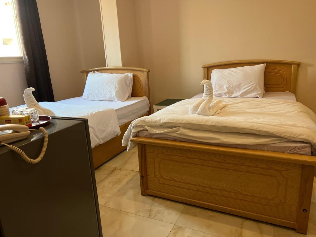 Grand Pyramids View Hotel Kairo Bagian luar foto