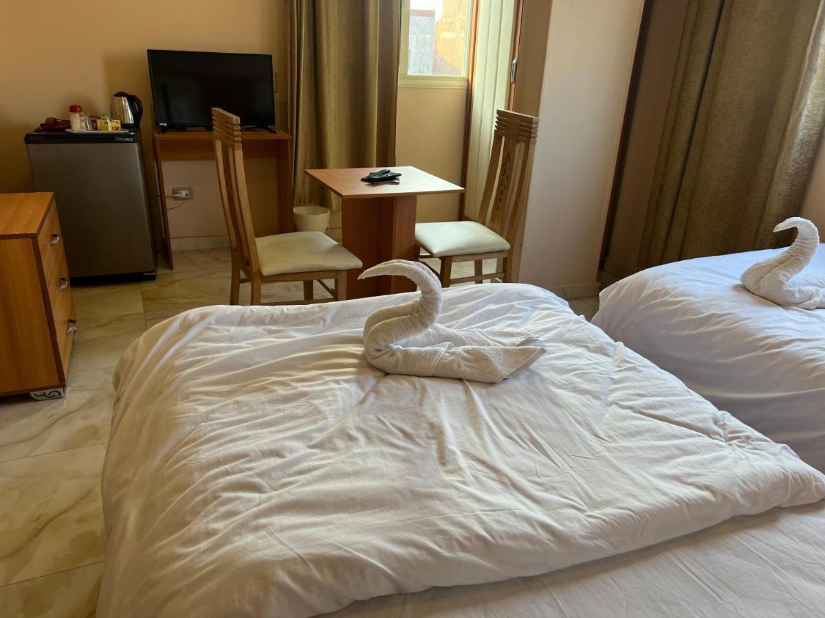 Grand Pyramids View Hotel Kairo Bagian luar foto